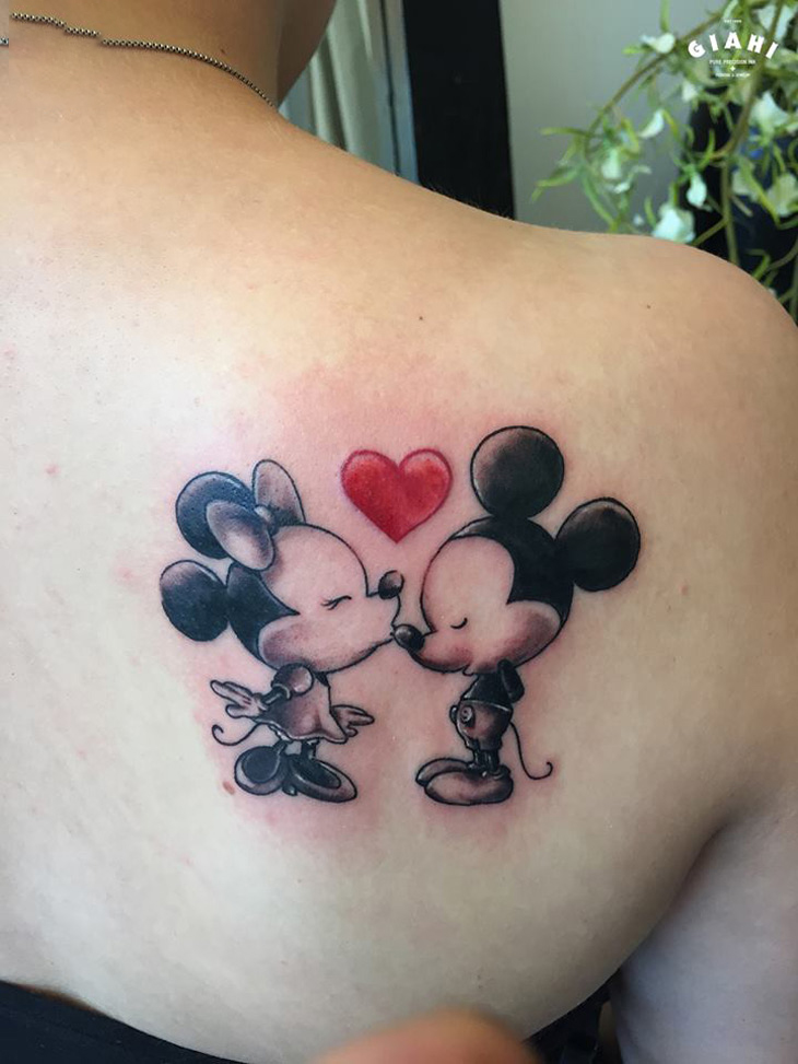 Mickey and Minnie Kiss