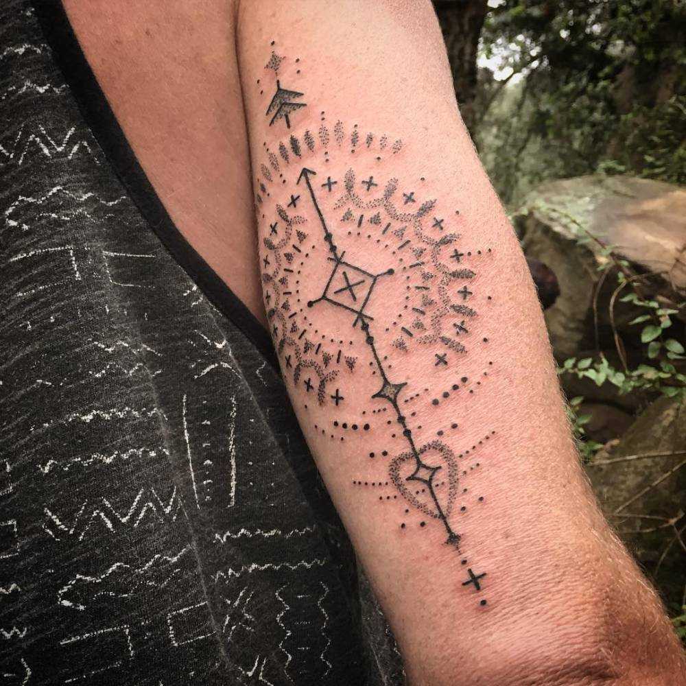 Ornamental Arrow On The Back Of The Right Arm