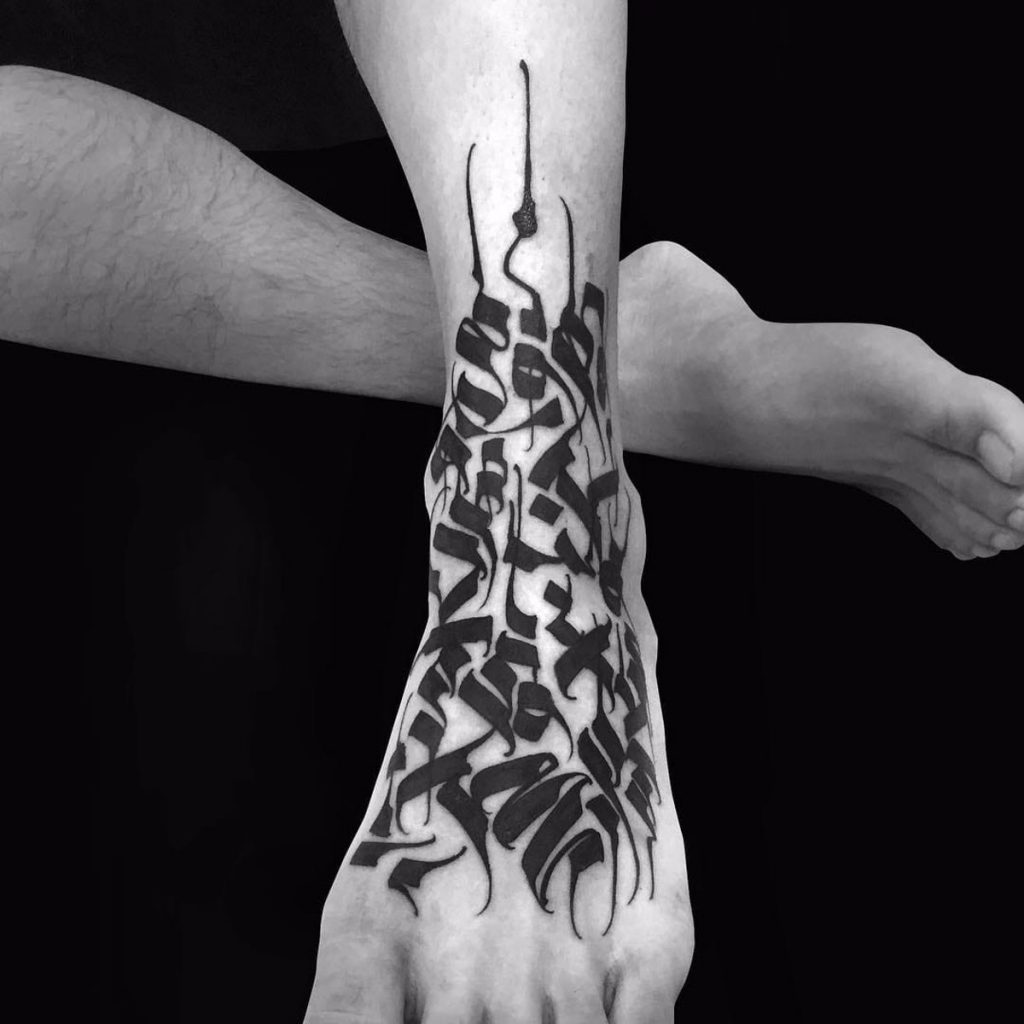 Woman tattoo on leg