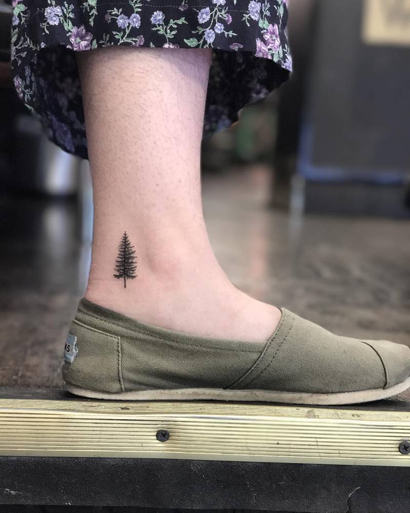Little-tree-on-the-left-inner-ankle