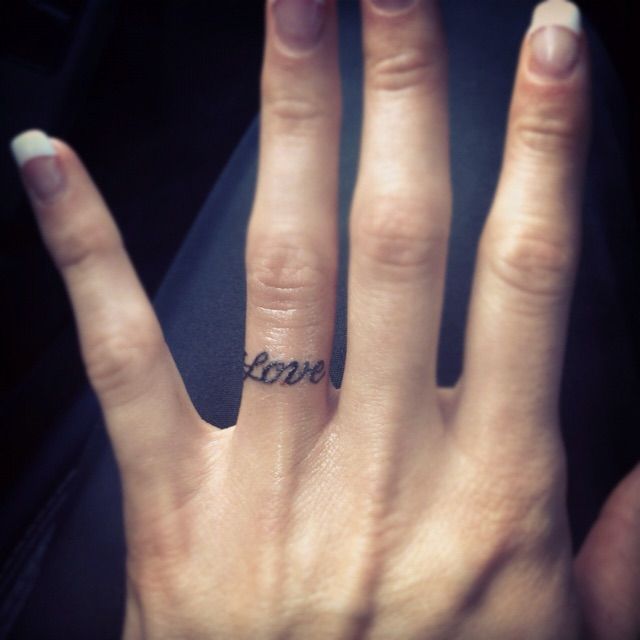 name tattoos on finger for men and girls