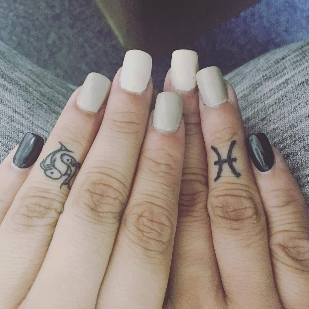 60 Stylish Finger Tattoos that are Full of Creativity in 2022