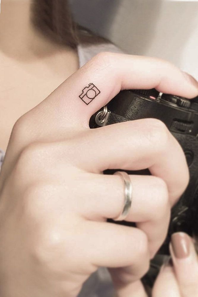 Mini Cameta Tattoo ink in finger