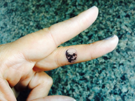 Small Skull Finger tato designs
