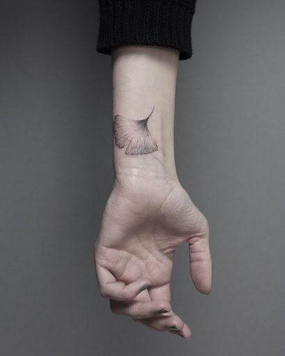 Leaf tattoos designs on wrist