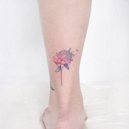 Pinwheel Tattoo on leg