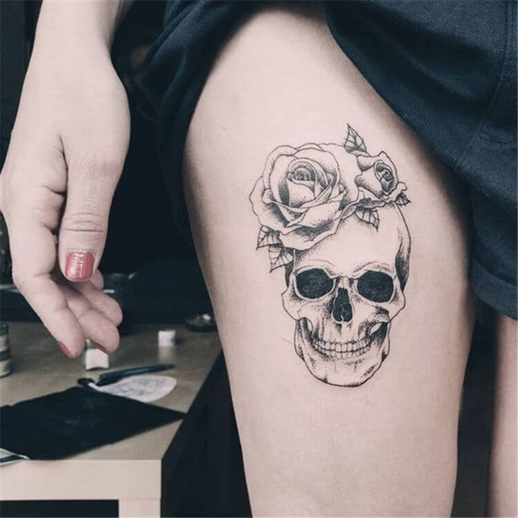 Skull tattoo on thigh