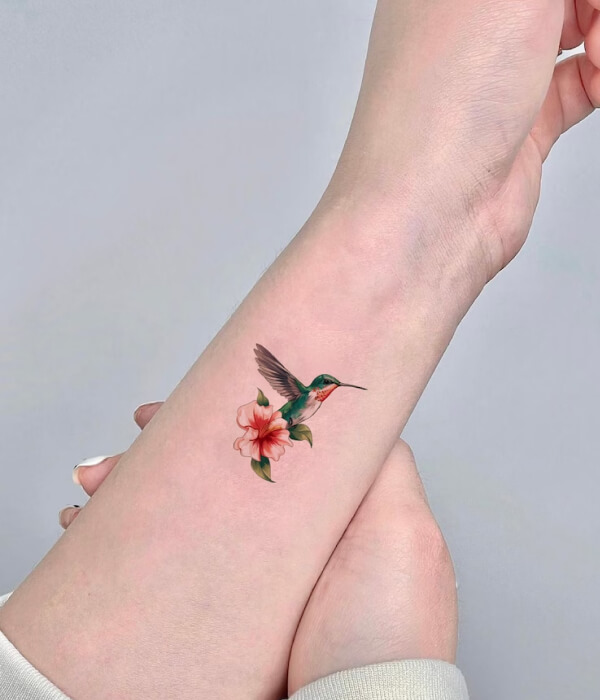 A Bird Hand Tattoos design