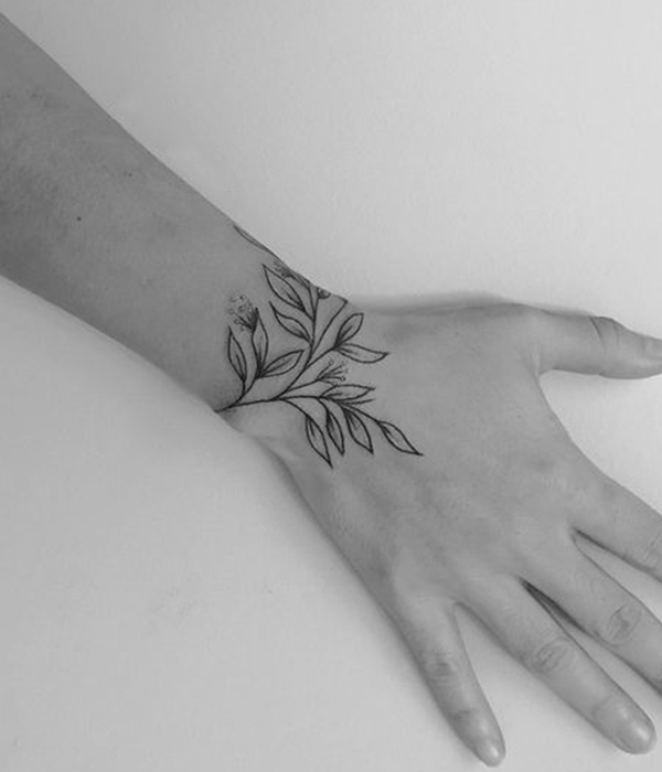 Bracelet Hand Tattoo for female ideas - Simple Hand Tattoo Ideas For Girls