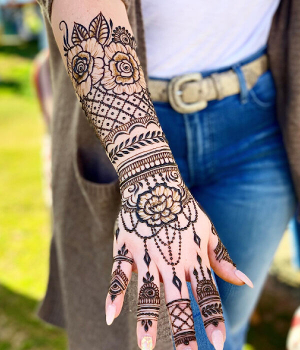 Henna-inspired Hand Tattoo ideas - Simple Hand Tattoo Ideas For Girls