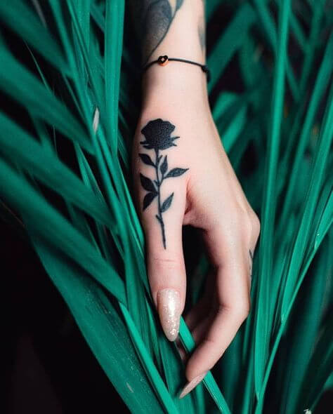 33 Cool Rose Hand Tattoo Ideas