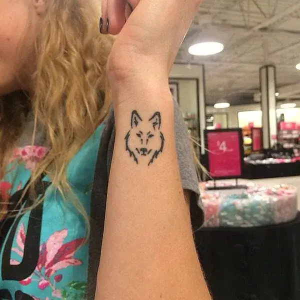 Simple Wolf Tattoo Design