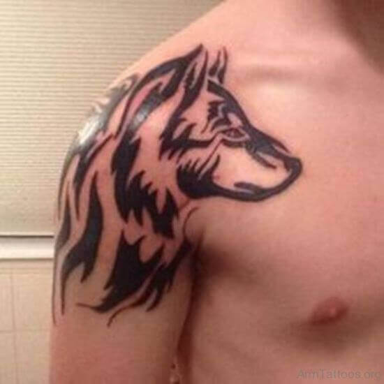 Wolf tattoo Designs on men shoulder