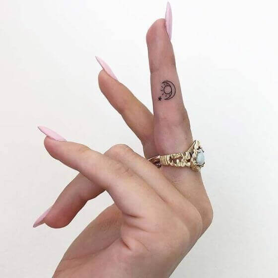 Amazing finger tattoos in 2023