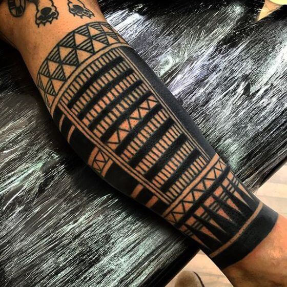 Black ink maori tattoo designs