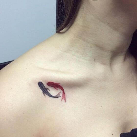 Minimalist-fish-tattoo-on-women-shoulder