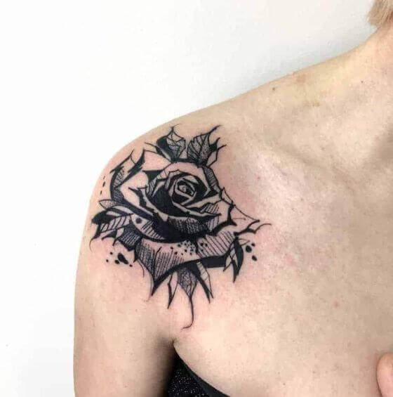 shoulder black and white rose tattoo