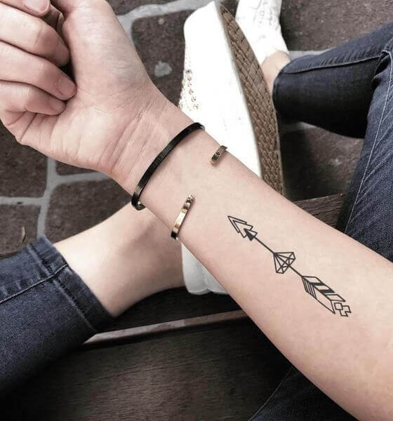 Arrow-tattoo-on-forearm