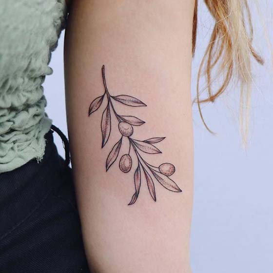 31 Ginkgo Leaf Tattoo Designs to Showcase the Versatility of the Ginkgo Leaf