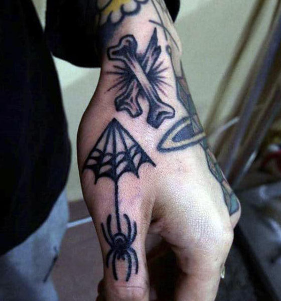 Stunning Spider tattoo on thumb