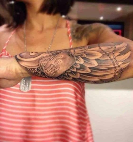 Wing Sleeve With Beautiful Feathers