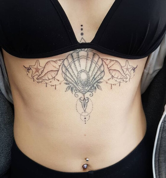 Tatuagem sexy no UnderBoob