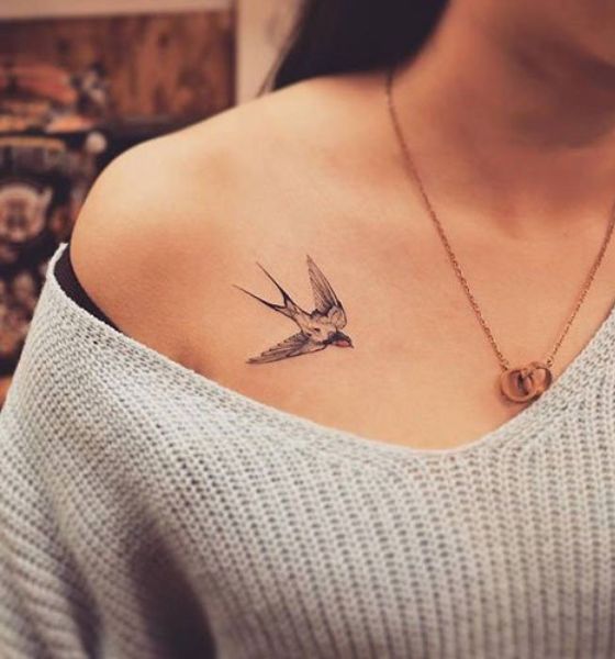 Tatuagem de pássaro pequeno para mulheres