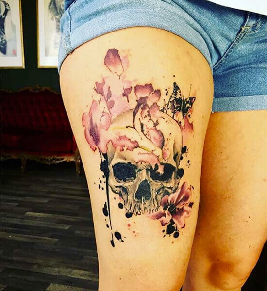Skull Tattoo designs on women leg