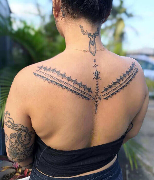 7 Stunning Black Back Tattoo Designs for Women