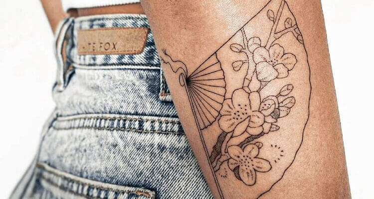 33 Stunning Flower Tattoos That Radiate Beauty and Softness