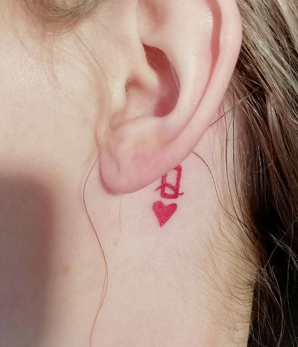 Cute-Queen-Of-Hearts-tattoo-Design-Behind-The-Ear