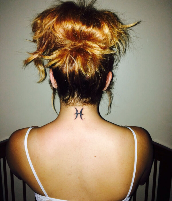 A glittering back tattoo of Pisces symbol