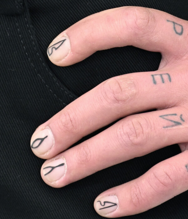 Minimalistic fingernail tattoo
