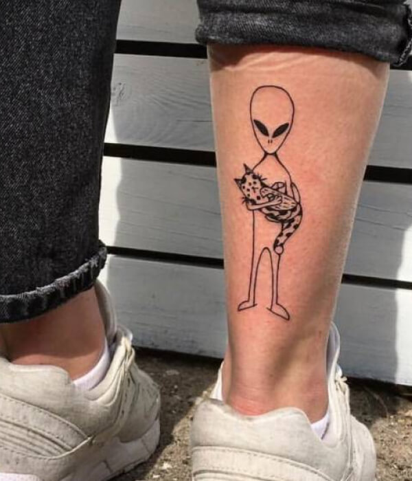 Alien with cat tattoo
