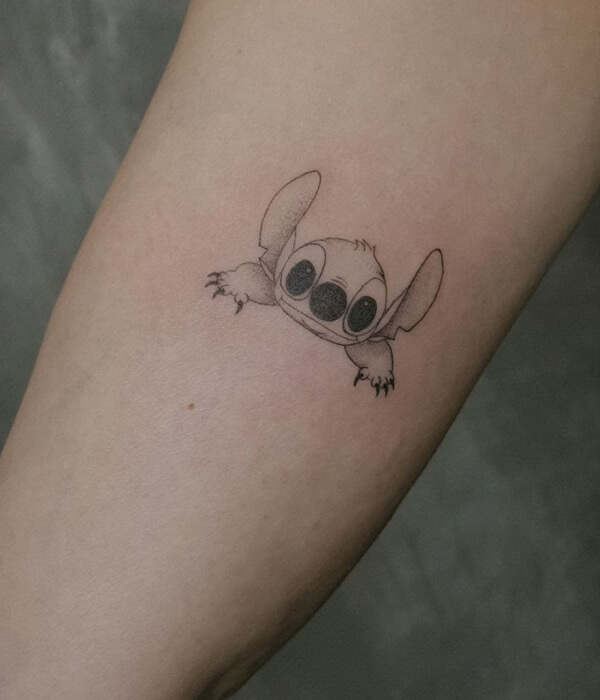 Fineline stitch tattoo