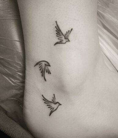 35 Amazing Sparrow Tattoos With Meanings, Ideas, and Designs