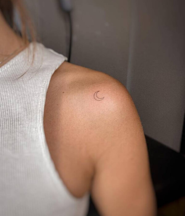 Crescent moon small on the shoulder