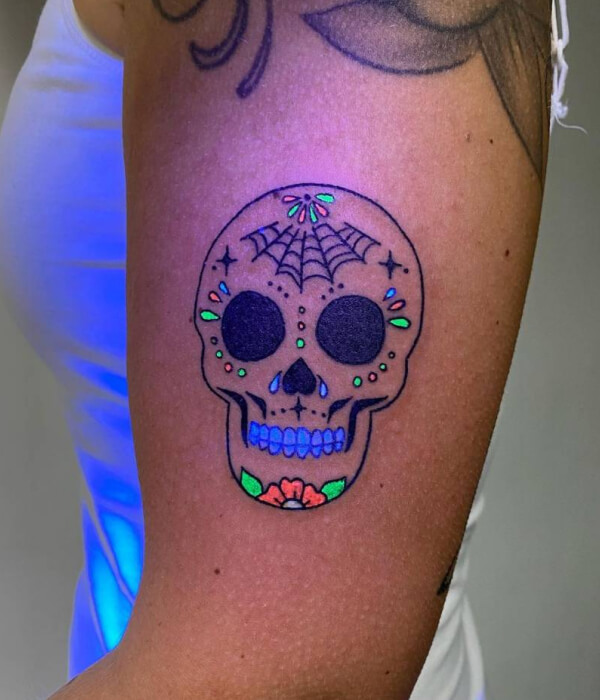 Skull UV hand Tattoo