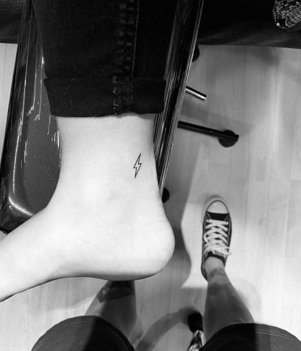 Small Lightning Foot Tatto