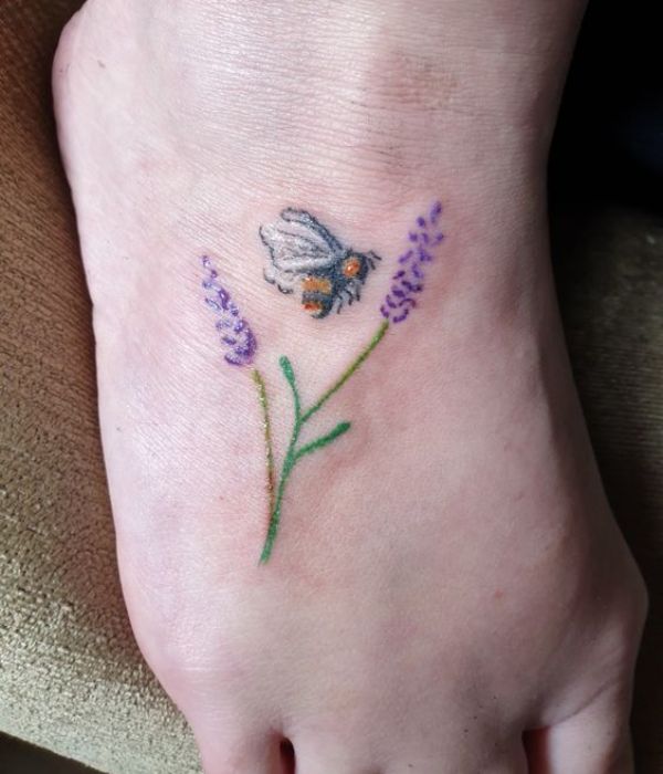 bee foot tatoo