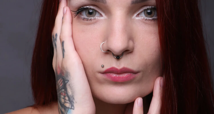 The Complete Guide To Getting A Vertical Labret Piercing