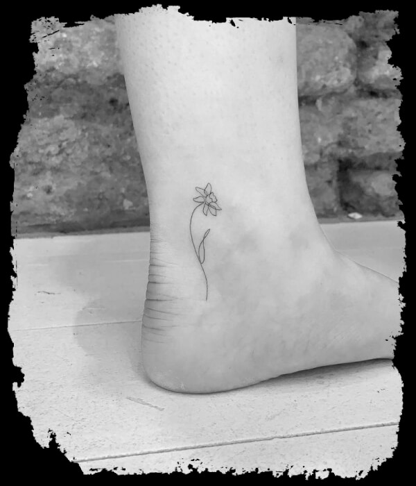 Minimalist-Daffodil-Tattoo