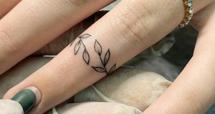 30 Stunning Vine Ring Tattoo Ideas That Will Blow Your Mind!