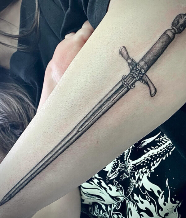 Arya Stark Needle Tattoo - Trending Tattoo Arya-Stark-Needle-Tattoo