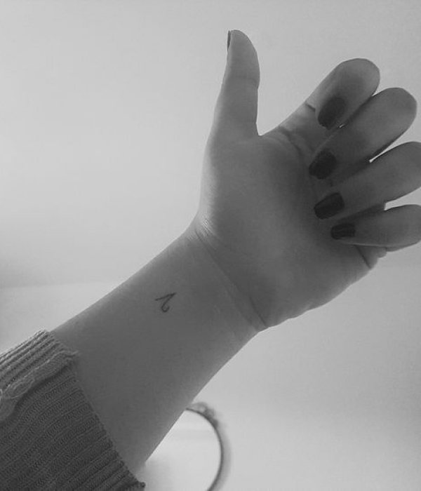 Calligraphic V Letter Tattoo - Trending Tattoo Calligraphic-"V"-Letter-Tattoo