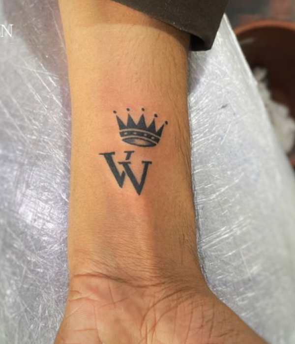 Letter V Tattoo with Crown - Trending Tattoo Letter-V-Tattoo-with-Crown