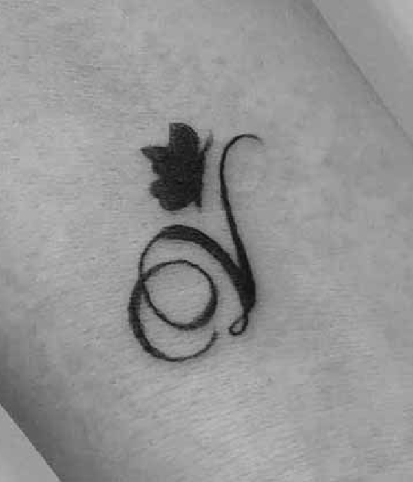 V Letter with Flowers - Trending Tattoo "V"-Letter-with-Flowers