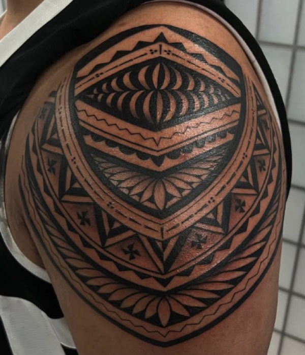 Tongan Shoulder Tattoo - Trending Tattoo Tongan-Shoulder-Tattoo